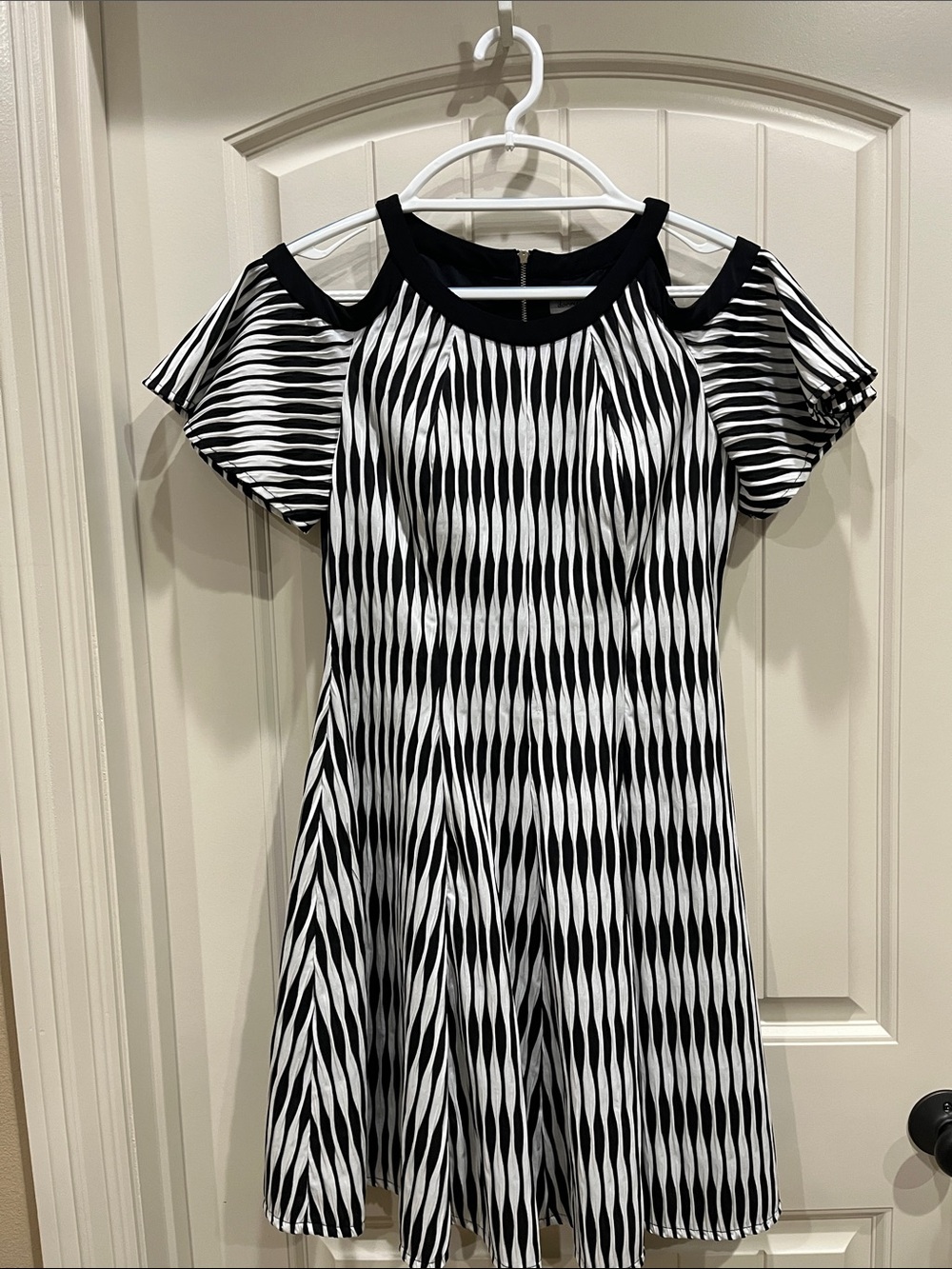 Black & White Cold-Shoulder Fit-and-Flare Dress for Dress or Casual Outings.
